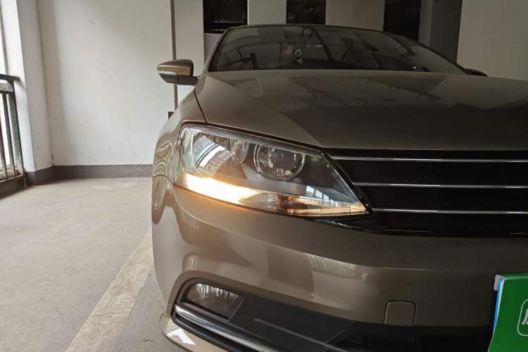 Used Volkswagen Sagitar 2015 230TSI Manual Comfort Version
