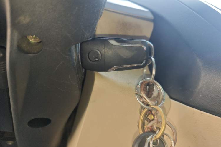 Used Lotus L5 2011 Sedan 1.6L Manual Fashion Edition