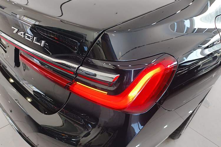 Used BMW 7 Series 2021 730Li Luxury Package Exterior 3