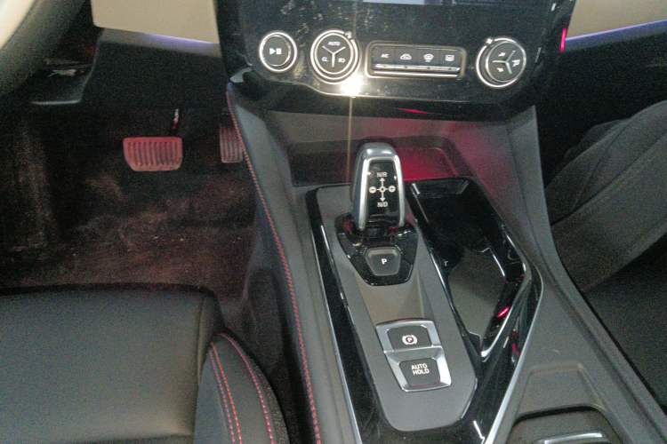 Used Lynk & Co 02 2022 1.5T DCT Shine Plus Gear Lever