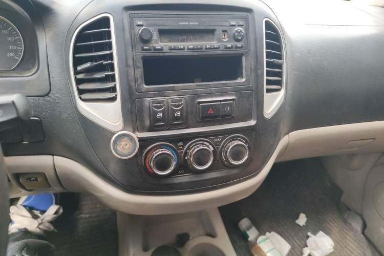 Used FORTHING Lingzhi 2015 V3 1.5L 7-Seater Comfort Model
