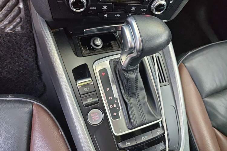 Used Audi Q5 2018 Collector's Edition 40 TFSI Technology Model