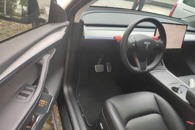 Used Tesla Model Y 2023 Long-Range All-Wheel-Drive Version Driver Seat