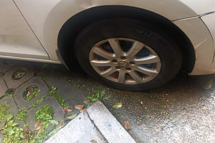 Used Volkswagen Santana 2015 1.6L Manual Fashion Edition Right Front Wheel Hub