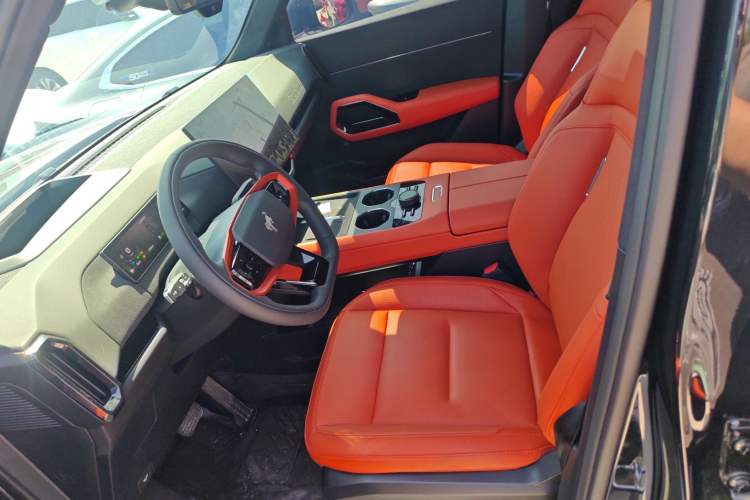 Used Ford Bronco 2026 Model Ink Diamond Range-Extended Left Front Seat