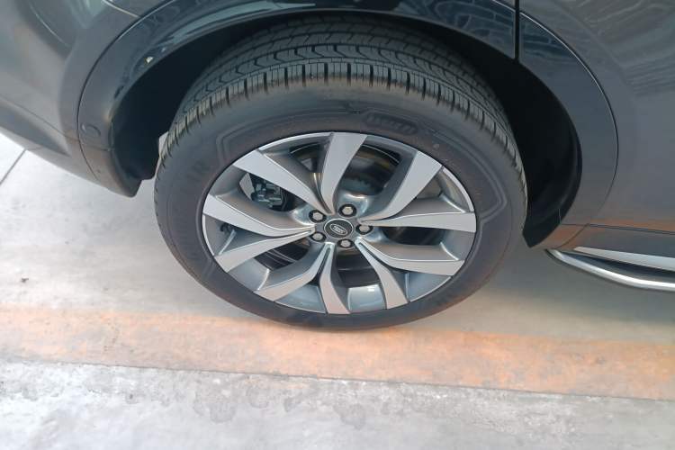 Used Land Rover Discovery Sport 2024 Luxury Custom Edition
