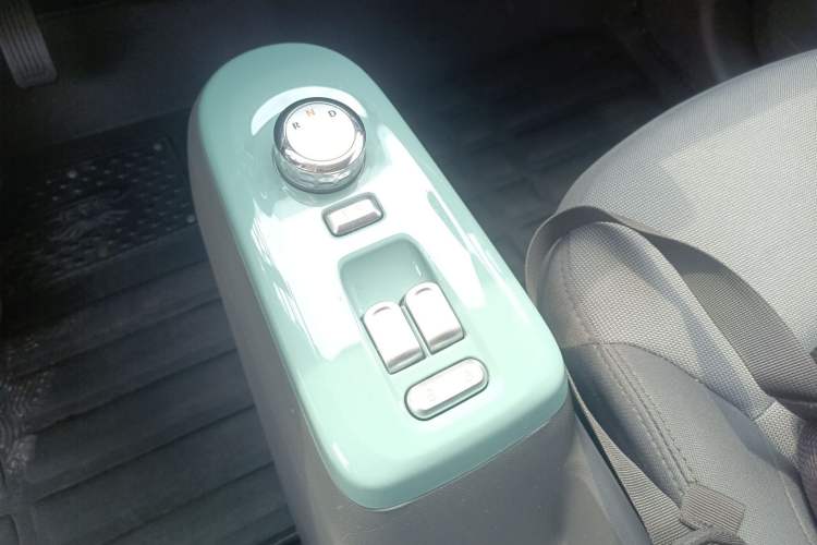 Used CHANGAN NEVO Lumin 2022 155 km – Refreshingly Sweet Edition Gear Lever