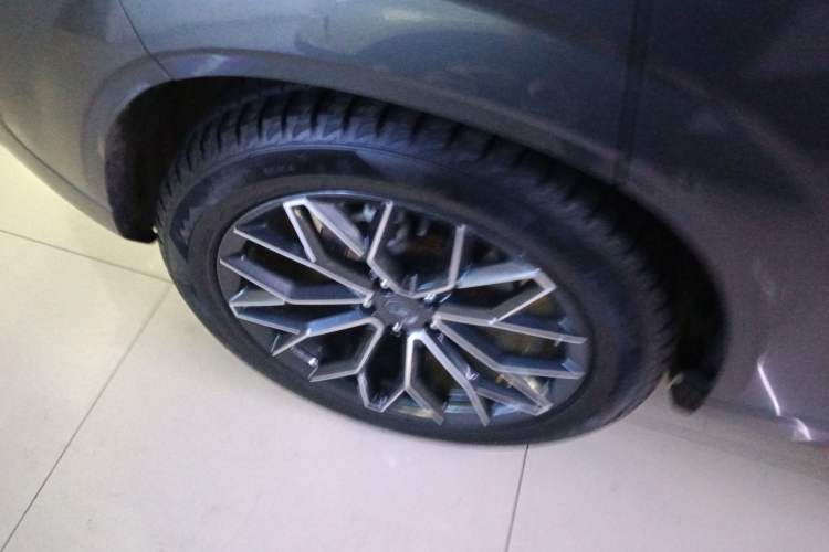 Used CHANGAN OSHAN Z6 2022 Blue Whale 1.5T DCT Smart Edition Right Rear Wheel Hub