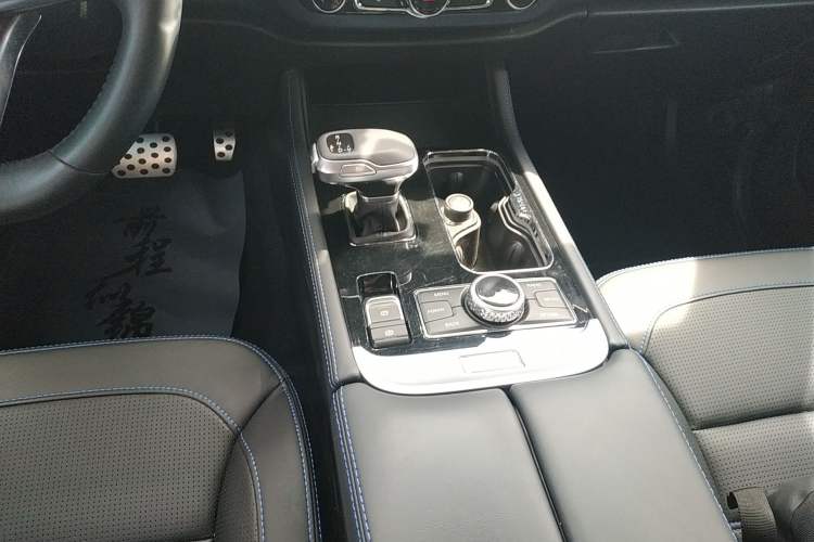 Used BAIC Off-Road BJ40 2020 2.0T Automatic Four-Wheel Drive Urban Hunter Edition Chivalrous Type Gear Lever