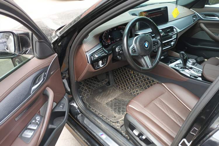 Used BMW 5 Series 2022 530Li Leading Model M Sport Package Left Front Seat