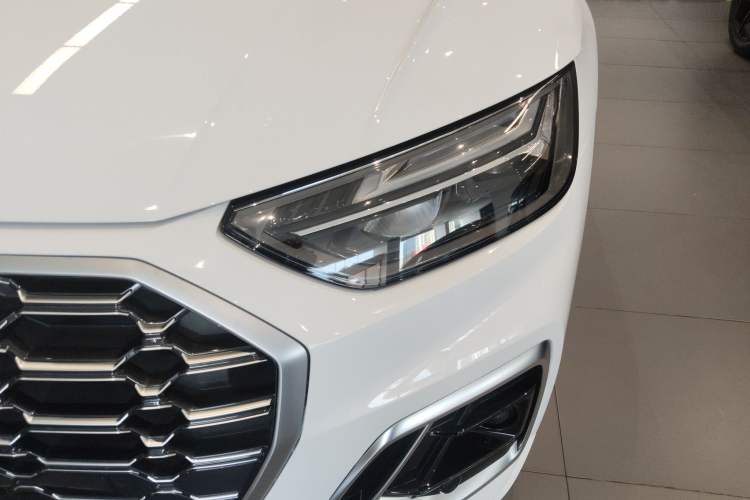 Used Audi Q5L 2022 40T Fashionable and Dynamic Model
