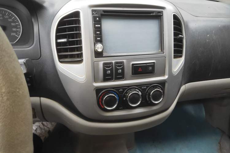 Used FORTHING Lingzhi 2015 M3 1.6L 7-Seater Luxury Model
