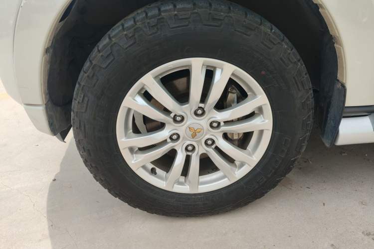 Used Mitsubishi Pajero 2017 V97 3.8L 5-Door GLS Model with Sunroof – Middle East
