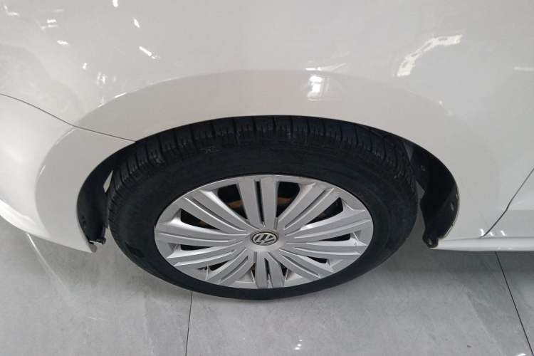 Used Volkswagen Polo 2016 1.6L Automatic Comfort Model Left Front Wheel Hub