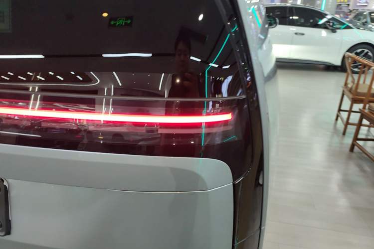 Used Li Auto MEGA 2024 Ultra Model