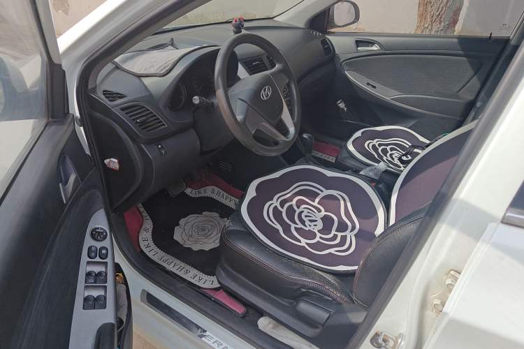 Used Hyundai Verna Ray 2014 1.4L Automatic GLX
