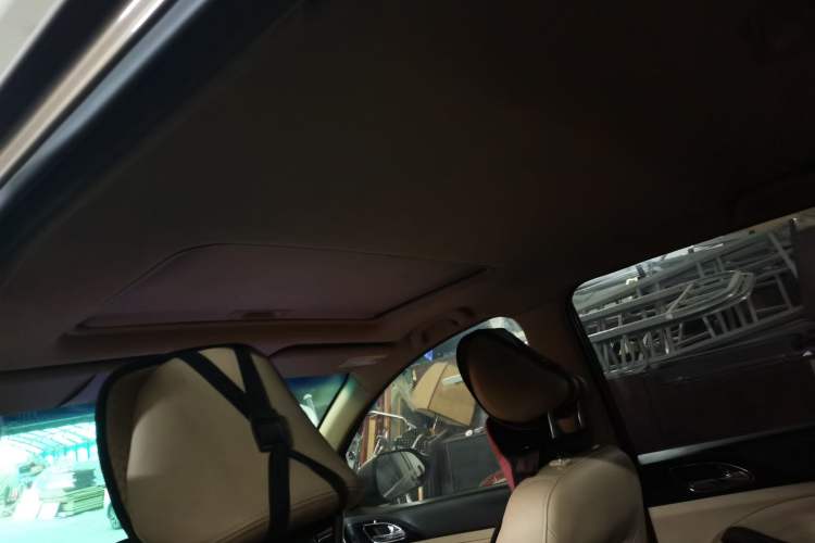 Used Baojun 730 2015 1.8L Manual Luxury Navigation ESP Version 7-seater Headliner