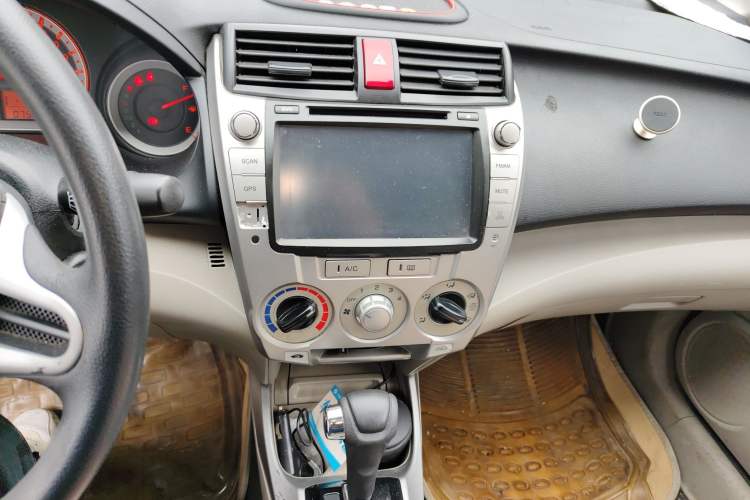 Used Honda City Classic 2011 1.5L Automatic Elite Edition Audio And AC Panel
