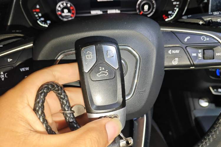 Used Audi Q5L 2018 40 TFSI Prestige Fashion Edition China VI Vehicle Key