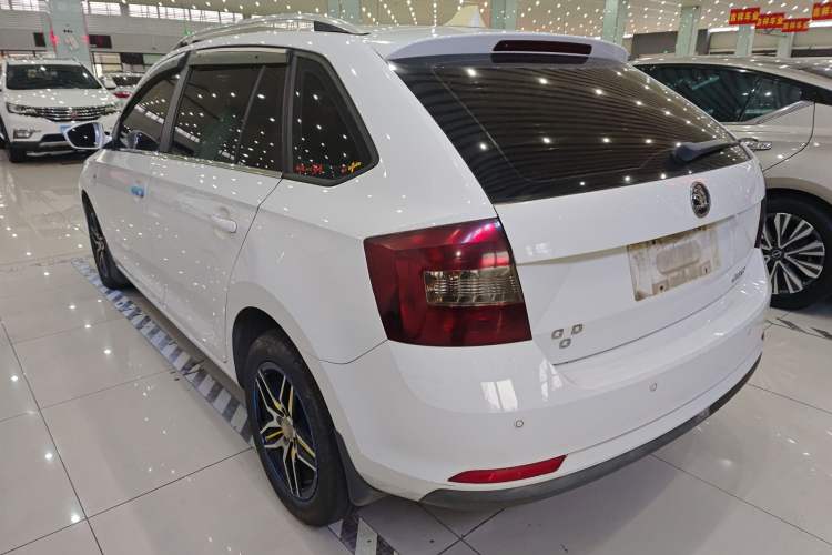 Used Skoda Rapid Spaceback 2014 1.6L Manual Enjoyment Edition
