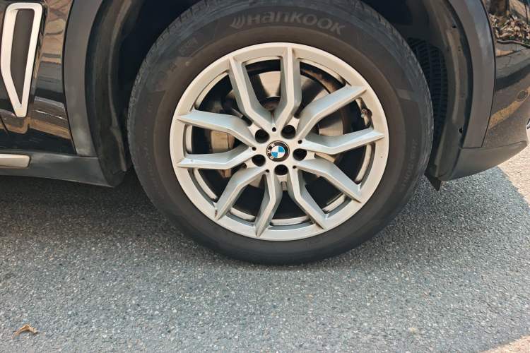 Used BMW 5 Series  Right Front Wheel Hub