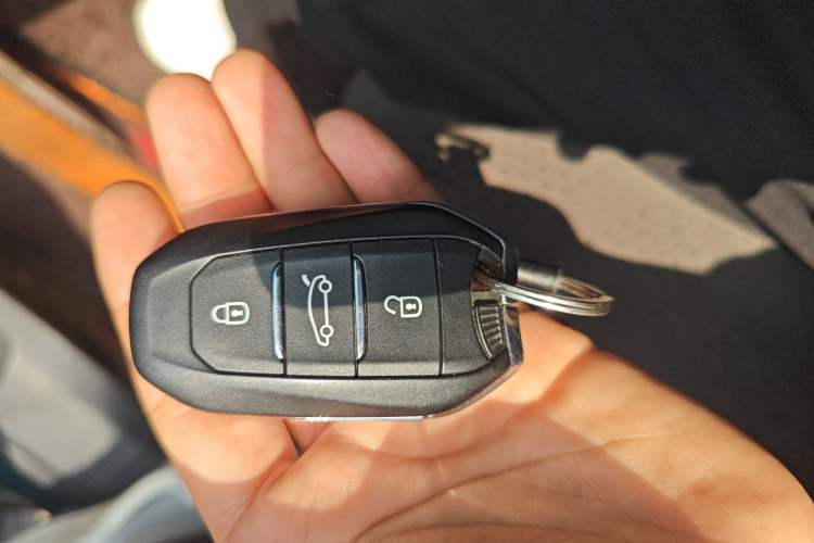 Used Peugeot 5008 2017 350THP 7-Seater Elite Edition Vehicle Key