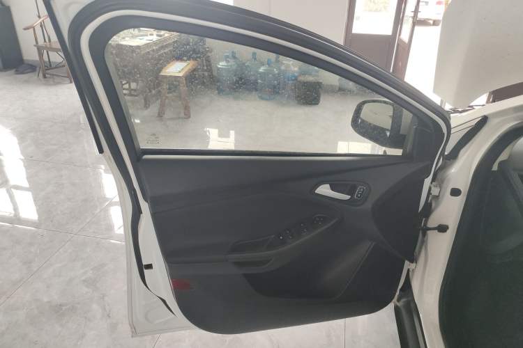 Used Ford Focus 2018 Hatchback Classic 1.6L Automatic Comfort Plus SmartDrive Edition
