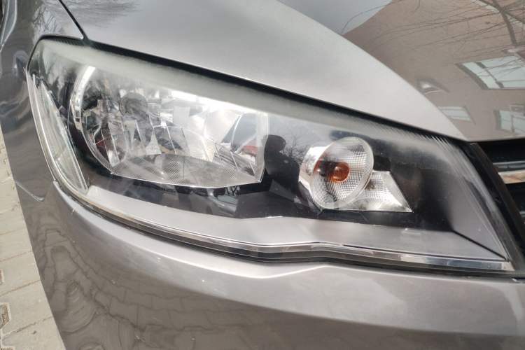 Used Volkswagen Jetta 2013 1.6L Automatic Comfort Model Right Front Headlight