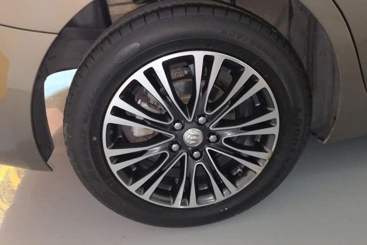 Used Buick GT 2017 15N Automatic Deluxe Edition Right Rear Wheel Hub