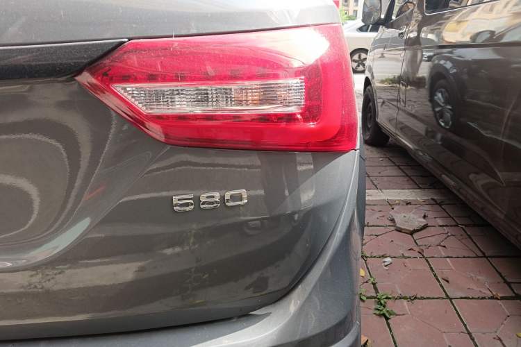 Used Dongfeng Fengon 580 2021 Revised ☆ Star Edition 1.8L Manual Elite Version Right Rear Taillight