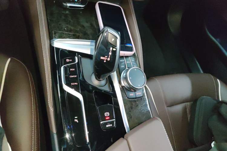 Used BMW 5 Series 2022 Second Facelift 525Li Luxury Package
