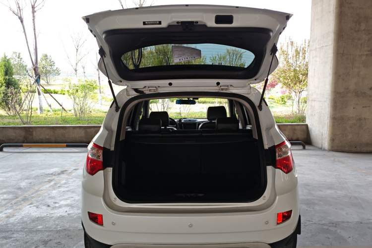 Used CHANGAN CS35 2015 1.6L Automatic Luxury Model China V Standard
