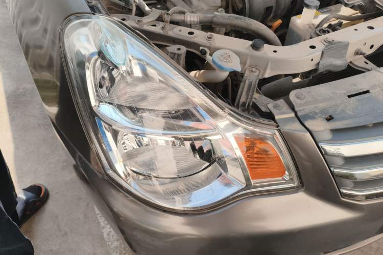 Used Nissan Sylphy 2012 Classic 1.6XL Manual Luxury Edition Right Front Headlight