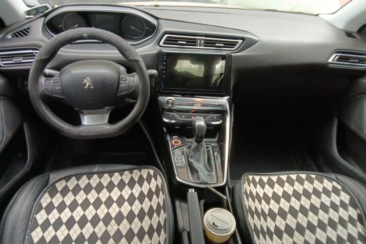 Used Peugeot 308 2016 1.6L Automatic Fashion Edition Center Console