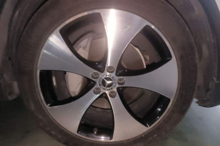 Used Mercedes-Benz GLC 2018 Refreshed GLC 300 4MATIC Dynamic Edition Right Front Wheel Hub