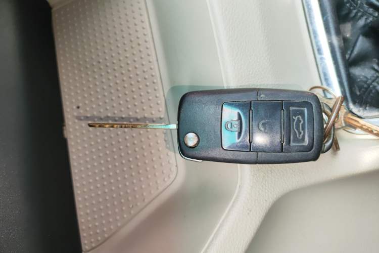 Used FORTHING Lingzhi 2017 M5L 1.6L 7-Seater Comfort Model Vehicle Key