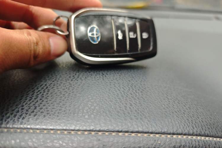 Used Toyota Levin 2016 Dual-Engine 1.8H GS E-CVT Elite Model with Sunroof
