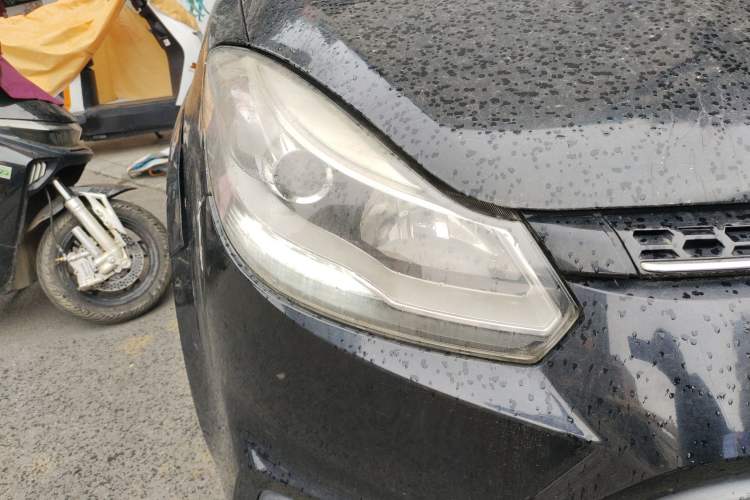 Used JMC Yusheng S350 2016 2.0T Automatic Two-Wheel Drive Gasoline Luxury Edition 5 Seats Right Front Headlight