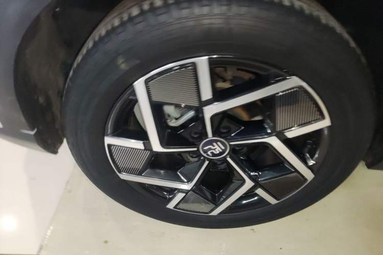 Used BYD Yuan PLUS 2022 510 km Flagship Version Right Rear Wheel Hub