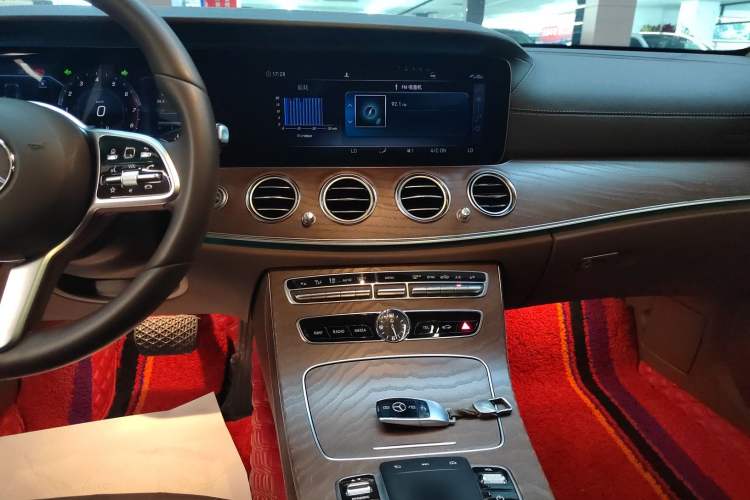 Used Mercedes-Benz E-Class 2019 Restyled E 300 L Luxury Edition Audio And AC Panel