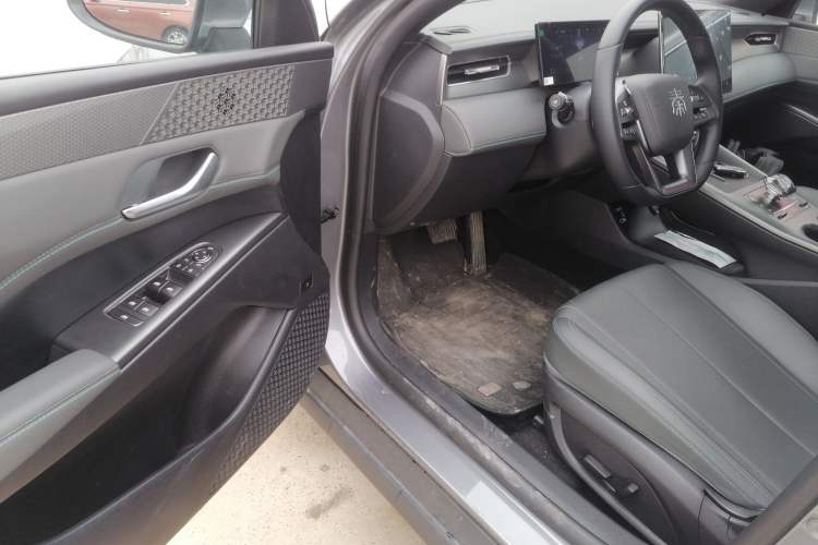 Used BYD Qin PLUS 2025 DM-i Smart Drive 120KM Superior Model
