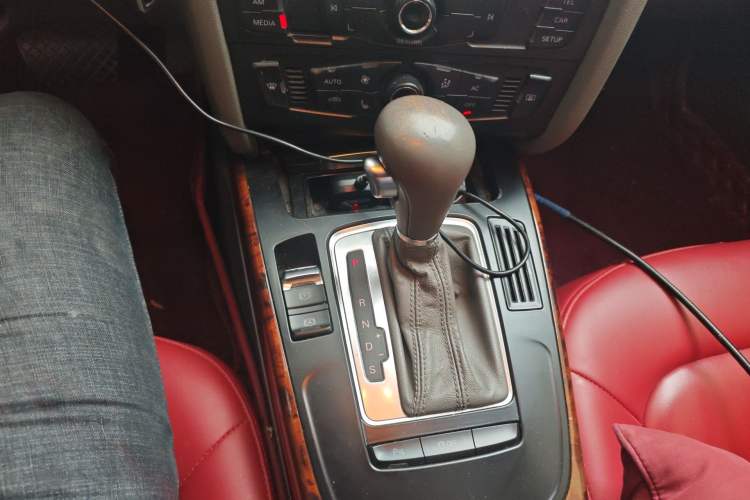 Used Audi A4L 2012 2.0 TFSI automatic Comfort trim level