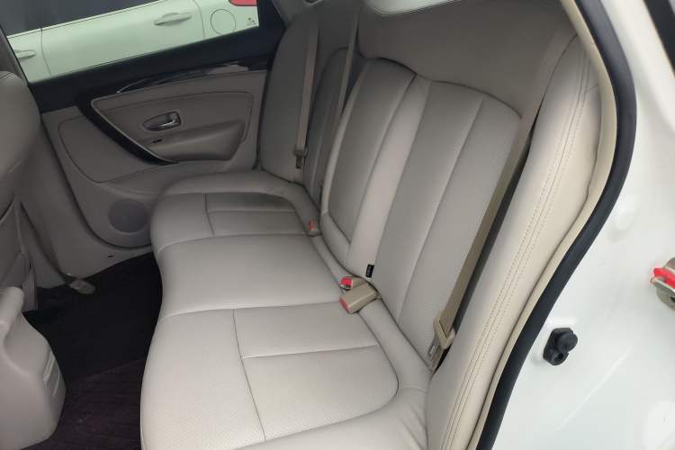 Used Dongfeng Aeolus A60 2016 1.6L DCT Luxury Version Left Rear Seat