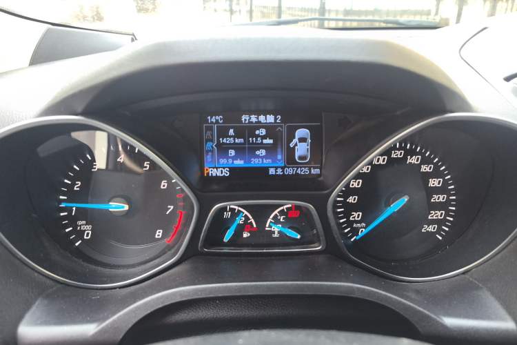 Used Ford Kuga 2015 2.0L GTDi Four-Wheel Drive Elite Model Odometer Close Up