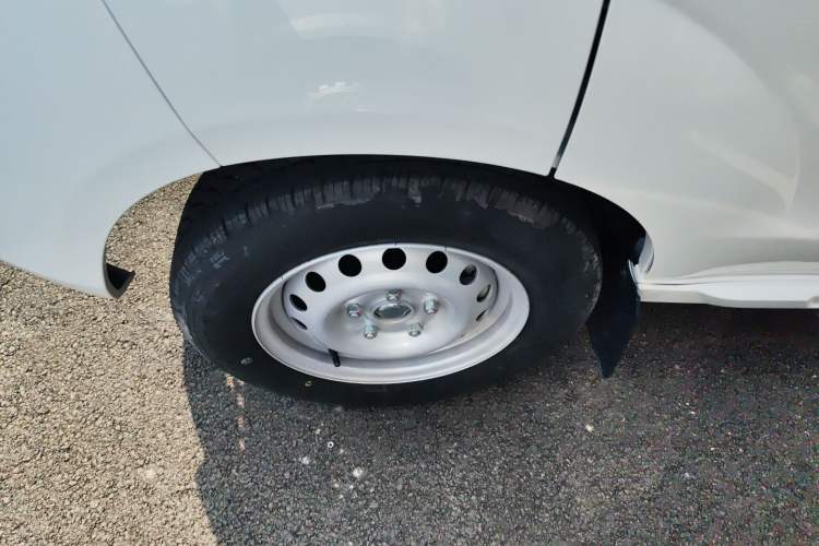 Used SRM Haoyun 2025 Launch Edition Farady 42.3 kWh 305 km 6 seats
