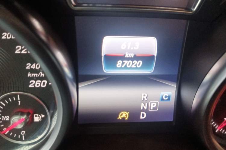 Used Mercedes-Benz GLE 2017 GLE 400 4MATIC Odometer Close Up