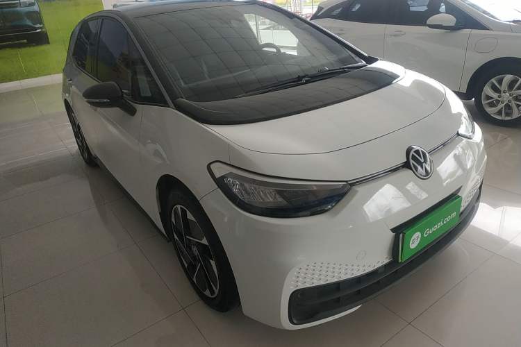 Used Volkswagen ID.3 2024 Pure & Smart Edition Front Right 45 Deg