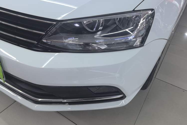 Used Volkswagen Sagitar 2017 230TSI Automatic Comfort Version
