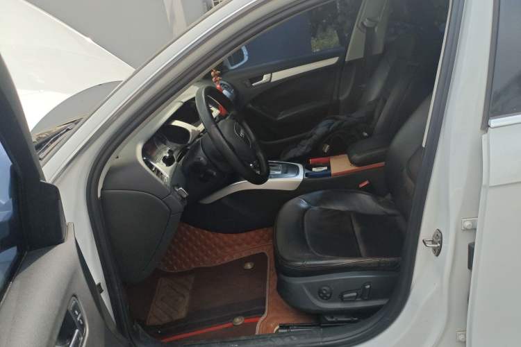 Used Audi A4L 2012 2.0 TFSI automatic standard version Left Front Seat