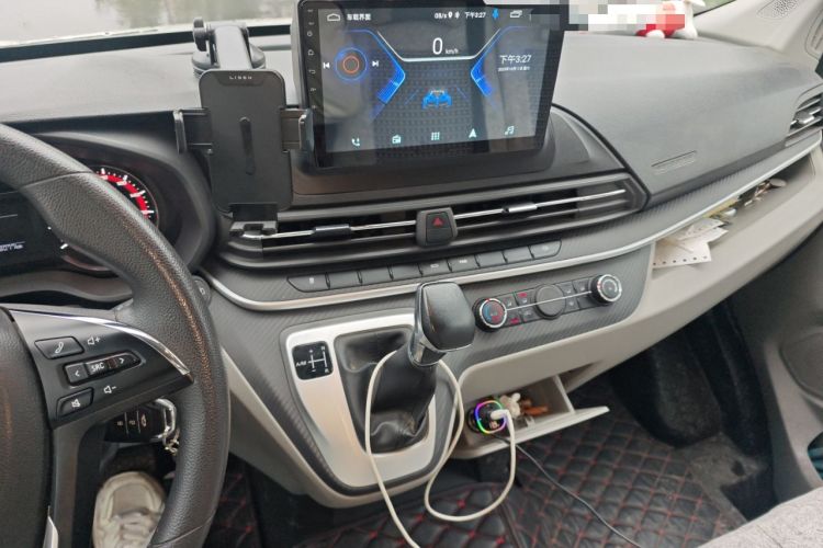 Used SAIC MAXUS Xintu V90 2020 2.0T AMT Yunjie Edition Front-Wheel Drive Rear Single Tire Short Wheelbase Mid-Height 6-Seater